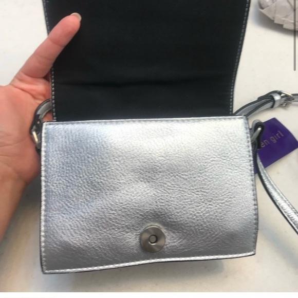 Metallic Zipper Crossbody - Picture 5 of 6